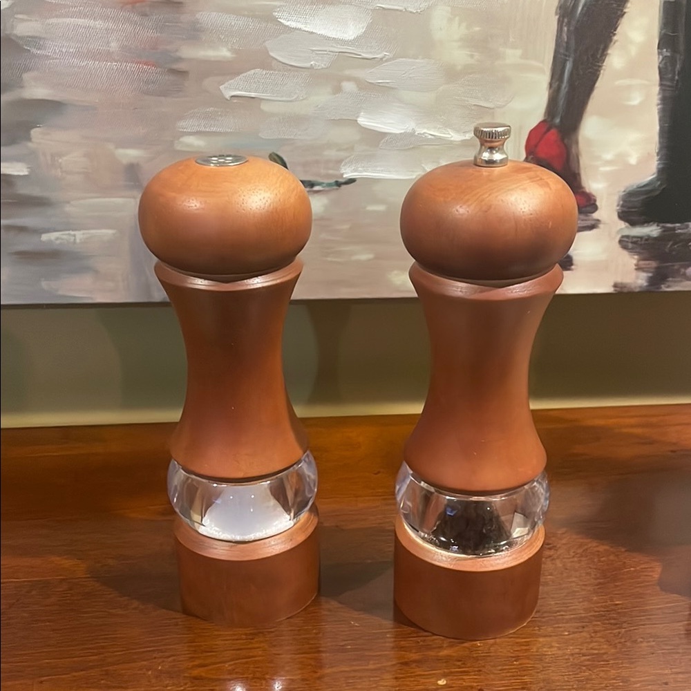 Wooden Salt and Pepper Grinder Set